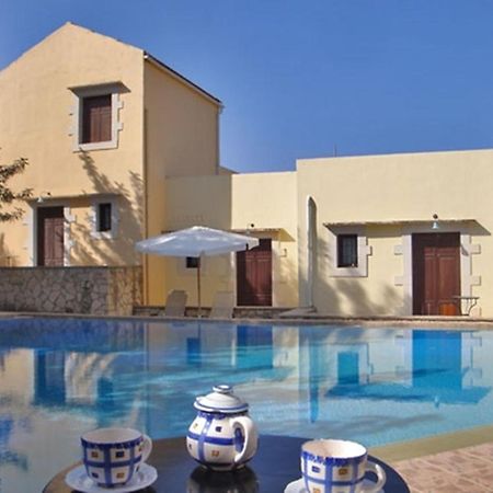 Heliopetra independant studios -village close to beaches -sharing a large pool Koprana Exterior foto