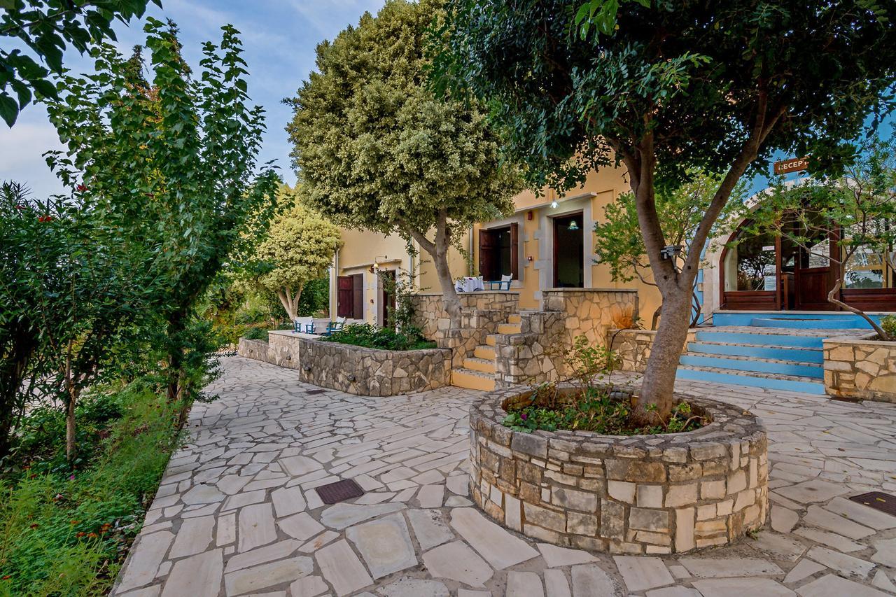 Heliopetra independant studios -village close to beaches -sharing a large pool Koprana Exterior foto