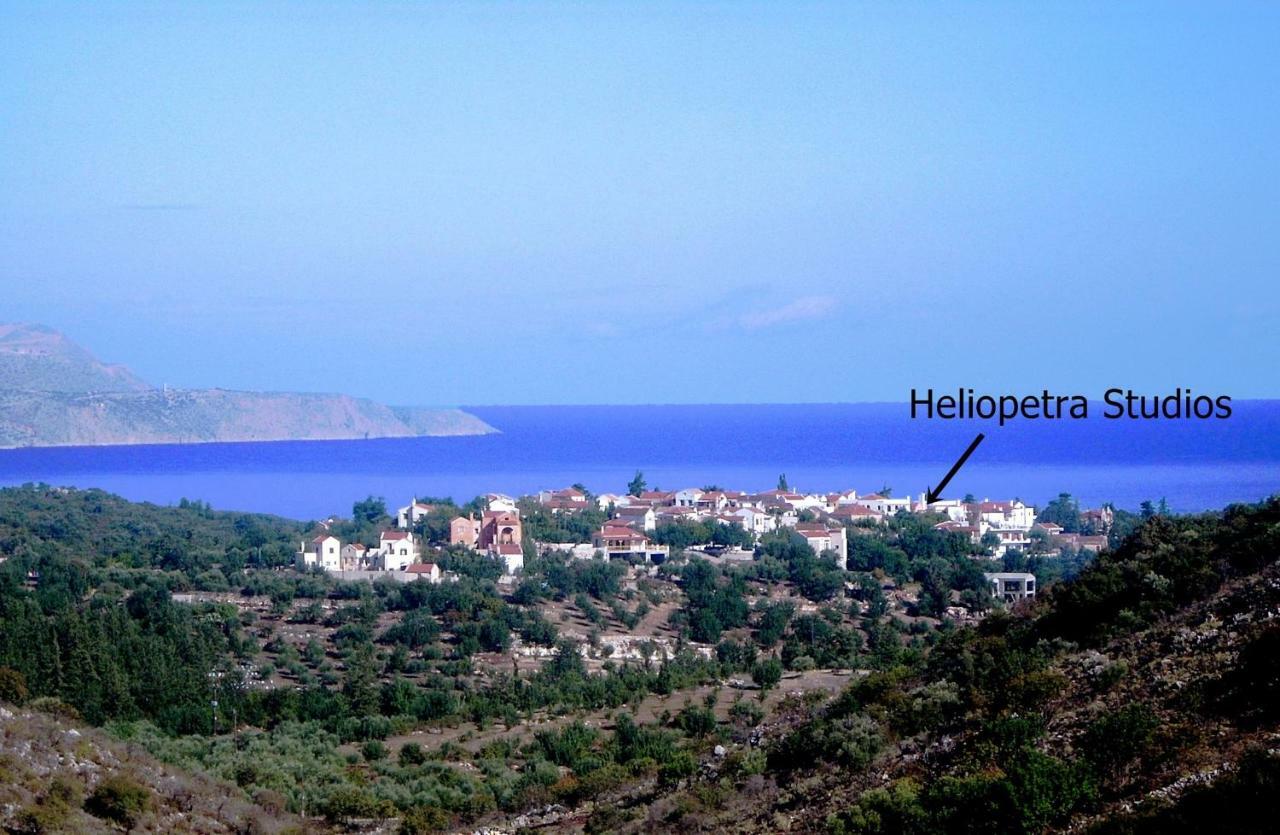 Heliopetra independant studios -village close to beaches -sharing a large pool Koprana Exterior foto